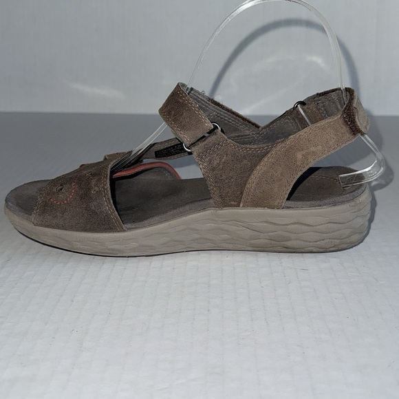 Cobb Hill By New Balance Light Brown Low Wedge Sandals - Picture 4 of 10